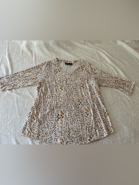 Rachel Zoe Tops - Rachel Zoe Floral Cream Top 1X